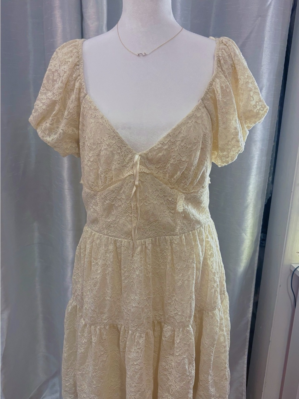 Francesca's Collections Cream Lace Tiered Midi Dress
